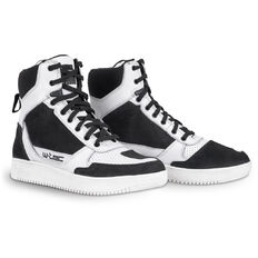 Motoros csizma W-TEC Bastige, megerősítés a váltó területén, fűzős rögzítés, fém fűzőlyukak, kényelmes neoprén szegély