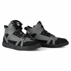 Motoros csizma W-TEC Milwook, megerősített területek, fűzős rögzítés, fém fűzőlyukak, ergonomikus talpbetét, fényvisszaverő elem, csúszásmentes talp