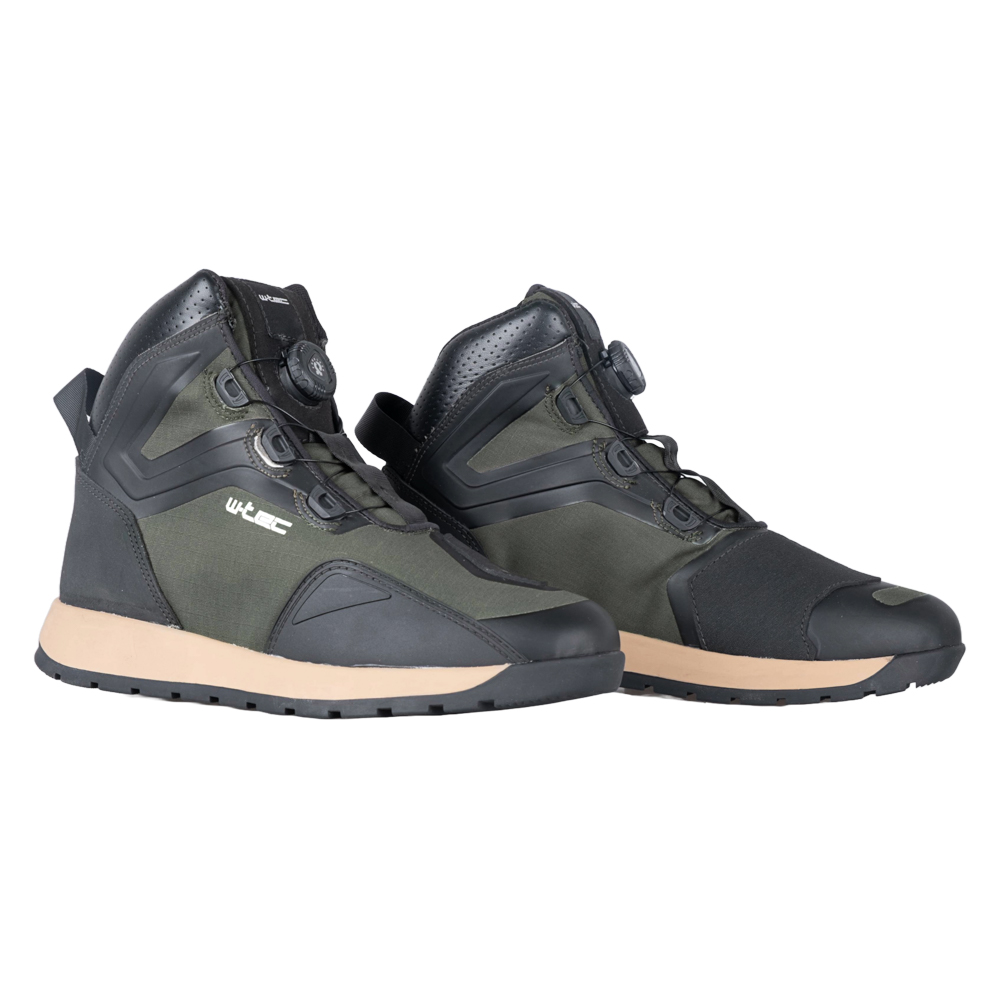 Motoros csizma W-TEC Vigger, csúszásmentes talp, bokavédelem, megerősített orr- és sarokrész, Freelock fűzőrendszer, dupla varrás, 566 g olivazöld 41