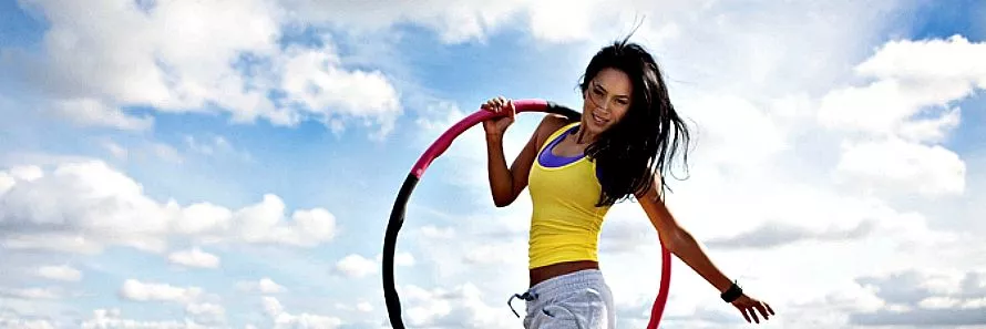 Unod az edzésrutinodat? Dobd fel hulahoppozással!