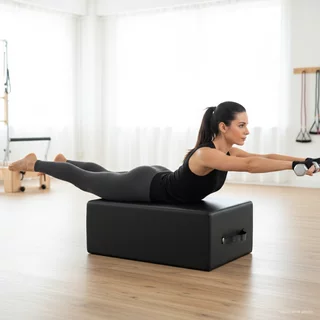 Pilates box inSPORTline 60,5x41x22,5 cm, masszív fa konstrukció, két fogantyú, kibővíti az edzés lehetőségeit