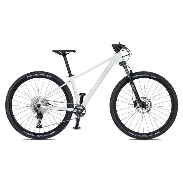 Női hegyikerékpár 4EVER Yoga Gold Lady 29" - modell 2026, SCHWALBE Racing Ralph gumiabroncsok, SR SUNTOUR XCR légrugós villa - gyöngyfehér/arany - gyöngyfehér/arany