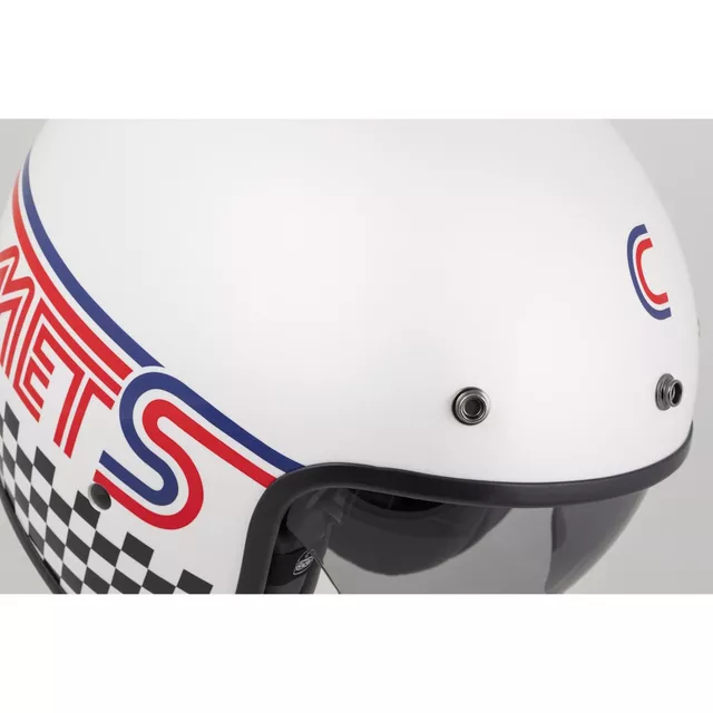 Motoros sisak Cassida Oxygen Rondo 2.0 gyöngyházfehér/piros/kék/fekete, polikarbonát héj, EPS polisztirol belső mag, napellenző