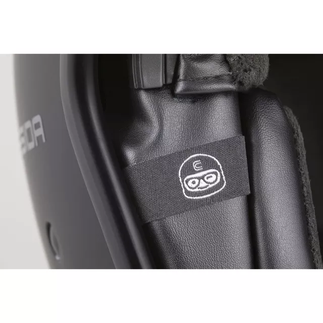 Motoros sisak Cassida Oxygen Rondo 2.0 matt fekete/ezüst, polikarbonát héj, EPS polisztirol belső mag, napellenző, gumiborítású héj