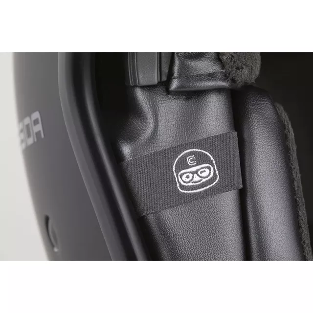 Motoros bukósisak Cassida Oxygen Solid 2.0 fekete matt/sötétszürke, polikarbonát héj, EPS polisztirol belső mag, napellenző, gumiborítású héj