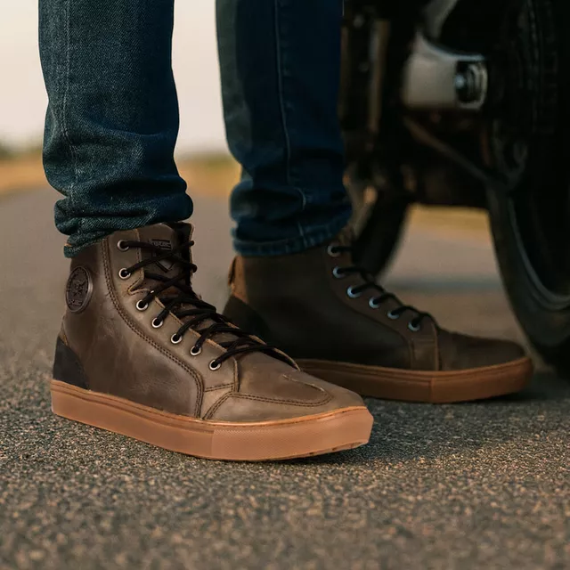 Motoros csizma W-TEC Fred, megerősített orr-rész, hurokkal ellátott pánt, dupla varrás csúszásmentes talp