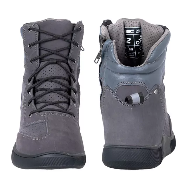 Motoros csizma W-TEC Elton, kis szellőzőnyílás, bokavédelem, megerősített orr- és sarokrész, dupla varrás, csúszásgátló talprész, fényvisszaverő elem