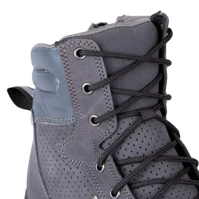 Motoros csizma W-TEC Elton, kis szellőzőnyílás, bokavédelem, megerősített orr- és sarokrész, dupla varrás, csúszásgátló talprész, fényvisszaverő elem