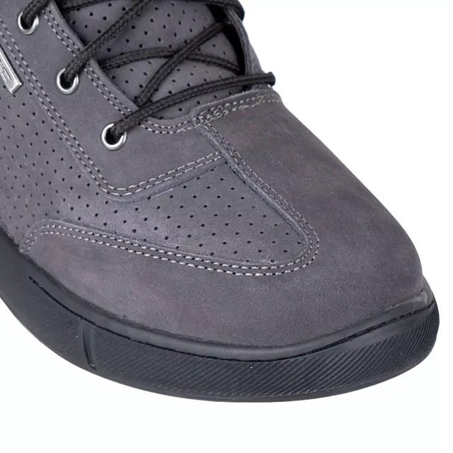 Motoros csizma W-TEC Elton, kis szellőzőnyílás, bokavédelem, megerősített orr- és sarokrész, dupla varrás, csúszásgátló talprész, fényvisszaverő elem