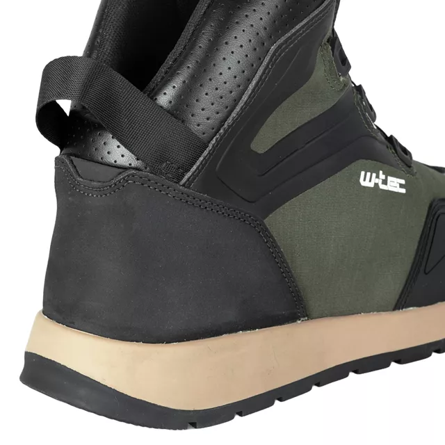 Motoros csizma W-TEC Vigger, csúszásmentes talp, bokavédelem, megerősített orr- és sarokrész, Freelock fűzőrendszer, dupla varrás, 566 g
