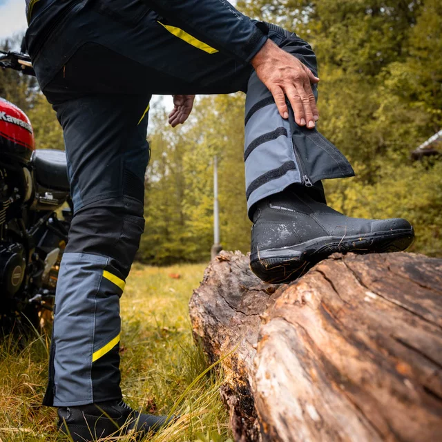 Motoros csizma W-TEC Boarto, dupla varratok, vízálló membrán, légáteresztő panelek, forgatható feszítő rendszer