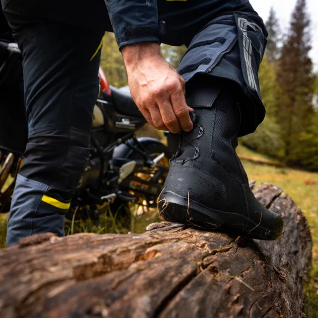Motoros csizma W-TEC Boarto, dupla varratok, vízálló membrán, légáteresztő panelek, forgatható feszítő rendszer