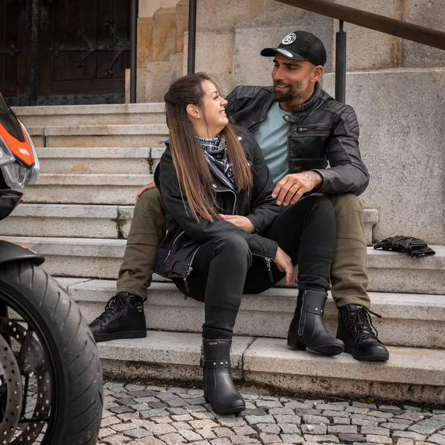 Motoros csizma W-TEC Ravito valódi marhabőrből , dupla varrás, fűzős rögzítés