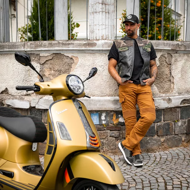 Motoros mellény W-TEC Black Heart Regimento rugalmas anyag, tartós bőr, belső bélés