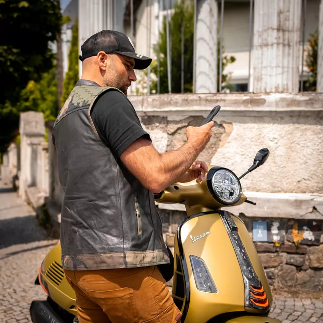 Motoros mellény W-TEC Black Heart Regimento rugalmas anyag, tartós bőr, belső bélés