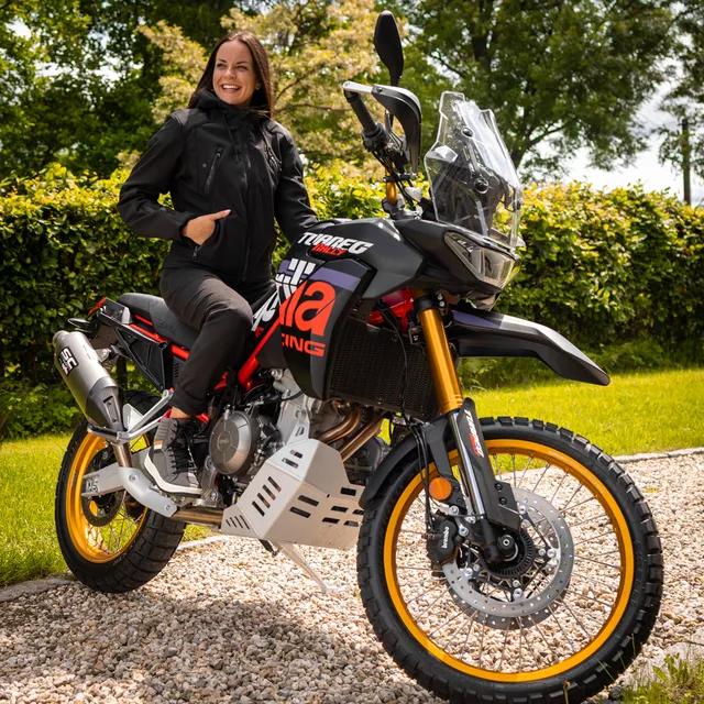 Motoros csizma W-TEC Sueden, bokavédelem,  légáteresztő belső háló, csúszásmentes talp, szellőzőnyílások, megerősítés