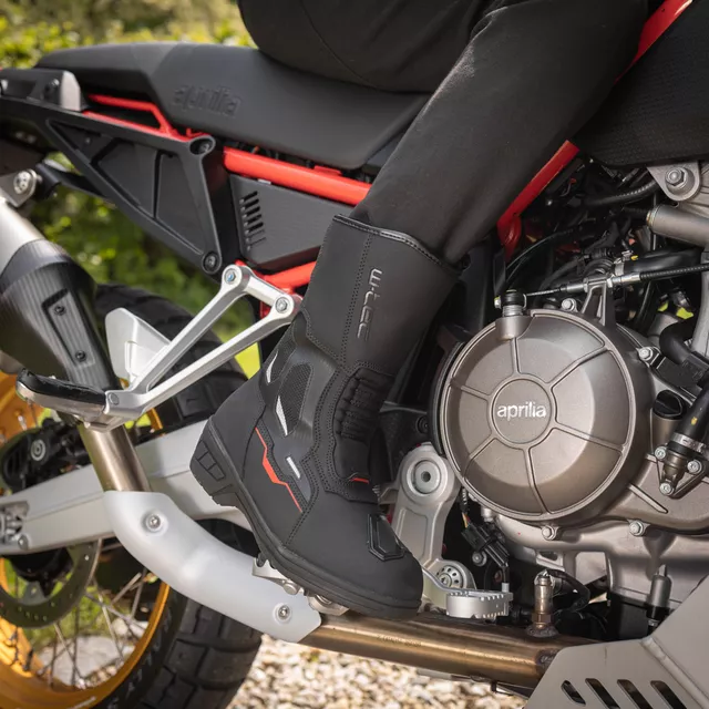 Női motoros csizma W-TEC Moanna, vízálló membrán, oldalsó szellőzőpanelek, megerősítések, bokavédelem, fényvisszaverő elemek, csúszásgátló talp