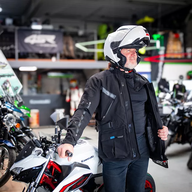 Motoros kabát W-TEC Nykolas, levehető rugalmas CE protektorok, Ripstop külső szövet 600D poliészterrel, hőszigetelő bélés - fekete