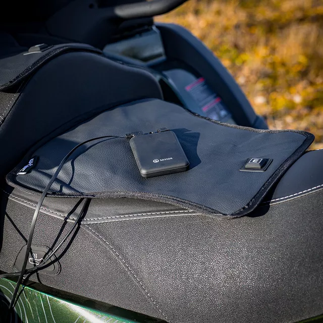 Fűthető ülésvédő W-TEC HEATsaddle, egyenletes hőeloszlás, csúszásmentes felületkezelés, rugalmas pántok, 3 fűtési szint