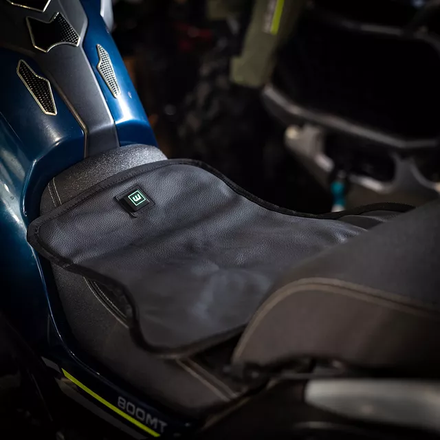 Fűthető ülésvédő W-TEC HEATsaddle, egyenletes hőeloszlás, csúszásmentes felületkezelés, rugalmas pántok, 3 fűtési szint