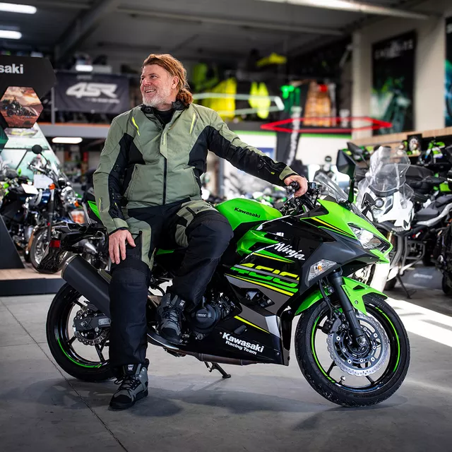 Túra motoros kabát W-TEC Karmal, levehető CE protektorok, Maxdura® 600-D szövet, vízálló klímamembrán, léghűtéses rendszer - fekete-olivazöld