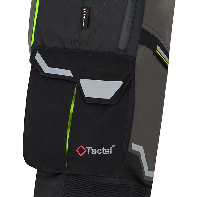 Motoros nadrág W-TEC Daimick, kivehető 1. szintű CE térdvédő, kivehető szigetelő bélés, AirVent System, fényvisszaverő elemek - fekete-szürke