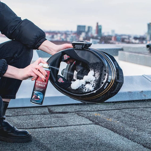 Tisztító- és fertőtlenítőszer a sisak belsejéhez S100 Helmet Interior Cleaner 300 ml