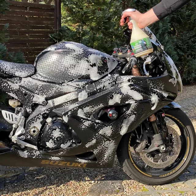 BIO motorkerékpár tisztító S100 Bio Moto Wash 750 ml, 97%-ban természetes nyersanyagokból készült, illat- és színezékmentes