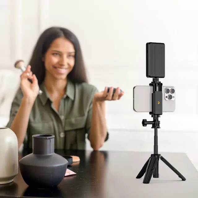 Mini kihúzható állvány Apexel LED fénnyel és akciókamera adapterrel, 129 LED-es panel, 2500-9000K színhőmérséklet-tartomány, 3000 mAh-s akkumulátor