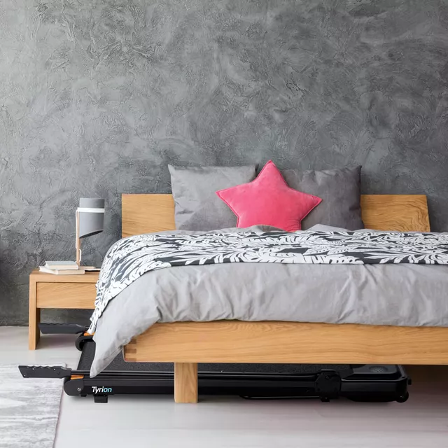 Gyaloglópad inSPORTline Tyrion, helytakarékos, 13cm magas, 100kg terhelhető, 100x39cm sétafelület, 0,8LE motor, 8 km/ó sebesség, túrabotok, motoros