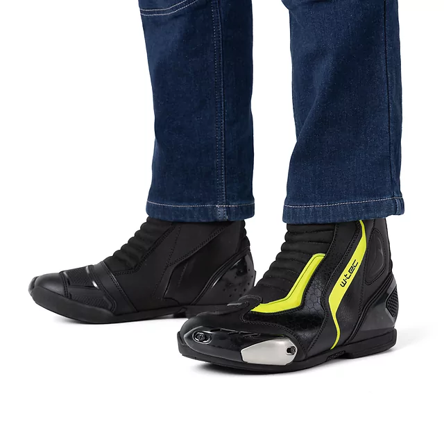 Motoros csizma W-TEC GlamCE, dupla varratok, sarok- és bokavédelem, bordázott panel, habszivacs bélés, légáteresztő AirMesh belső háló - fekete-fluor sárga
