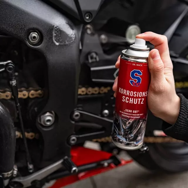 Korrózióvédő S100 Corrosion Protectant 300 ml, ideális téliesítéshez, védi a felületet, nem károsítja a festéket