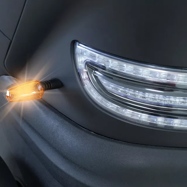 Elektromos robogó tetővel W-TEC Tukago - 45 km/h, tolatókamera 4"-os LCD kijelzővel, multimédiás Bluetooth, biztonsági övek, riasztórendszer - fekete