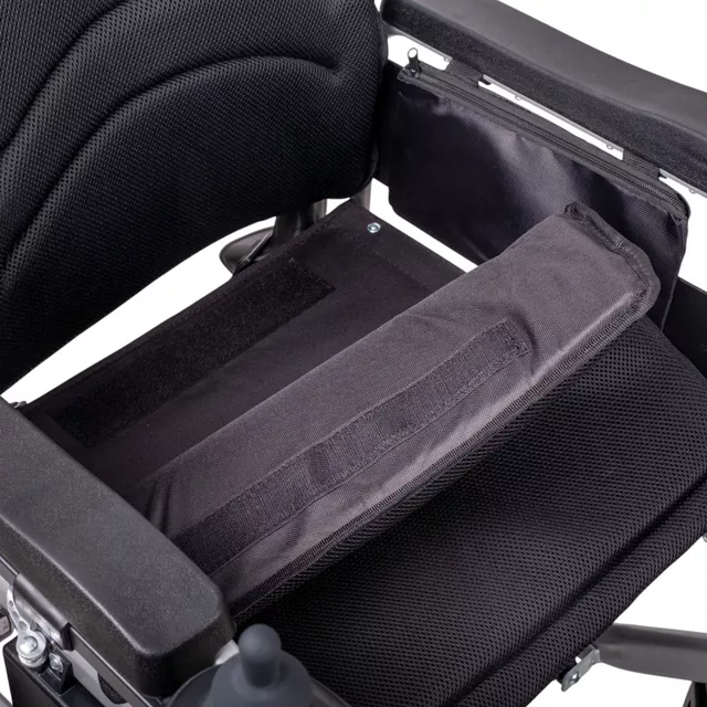 Elektromos kerekesszék inSPORTline Svanson, praktikus, egyszerű, levehető lábtartó, összecsukható kialakítás, joystick vezérlésű, max 130kg