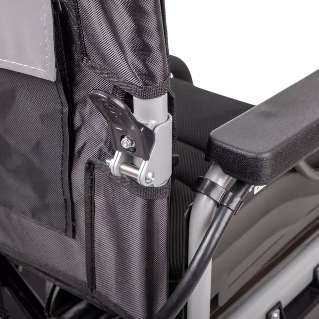 Elektromos kerekesszék inSPORTline Svanson, praktikus, egyszerű, levehető lábtartó, összecsukható kialakítás, joystick vezérlésű, max 130kg