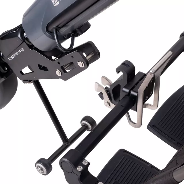 Mechanikus összecsukható kerekesszék inSPORTline Jakesully Oppatia meghajtással, hajtókarika, LED kijelző és lámpa, párnázott ülés, állítható lábtartó