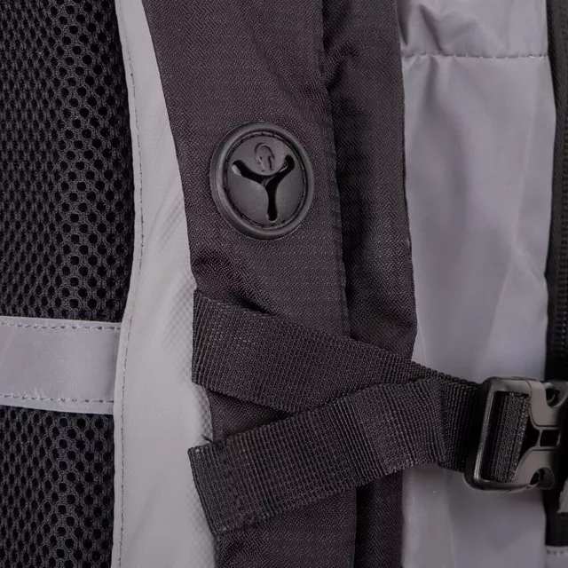 Fényvisszaverő hátizsák inSPORTline Miraklo, derékszíj, vízálló anyag, fényvisszaverő panelek, anatómiailag formázott EVA-hab - fekete