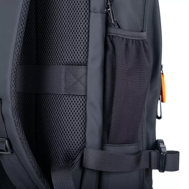 Utazó hátizsák inSPORTline Wingmate 33-50l, vízálló zseb, laptopzseb gyors hozzáféréssel, csatlakozókábel a powerbankhoz, 50 literes kapacitás