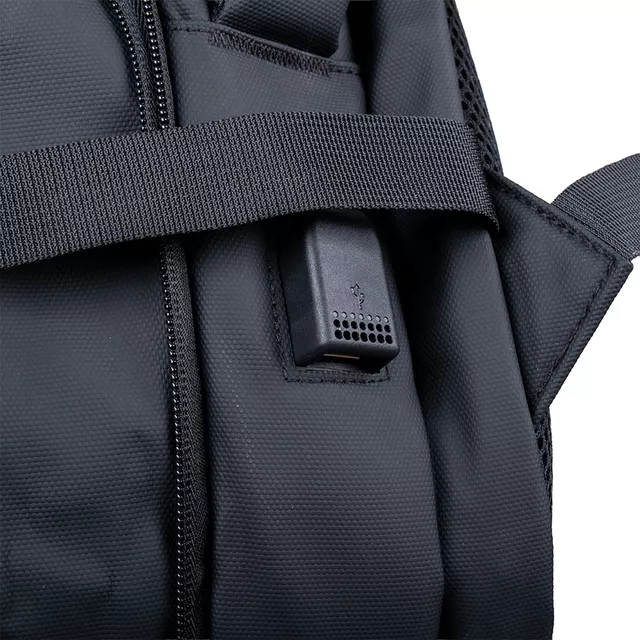 Utazó hátizsák inSPORTline Wingmate 33-50l, vízálló zseb, laptopzseb gyors hozzáféréssel, csatlakozókábel a powerbankhoz, 50 literes kapacitás