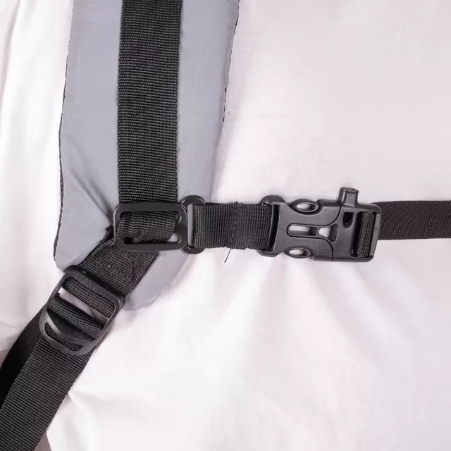 Fényvisszaverő hátizsák inSPORTline Miraklo, derékszíj, vízálló anyag, fényvisszaverő panelek, anatómiailag formázott EVA-hab - fekete