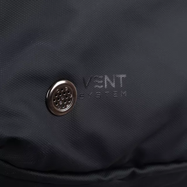 Utazó hátizsák inSPORTline Wingmate 33-50l, vízálló zseb, laptopzseb gyors hozzáféréssel, csatlakozókábel a powerbankhoz, 50 literes kapacitás