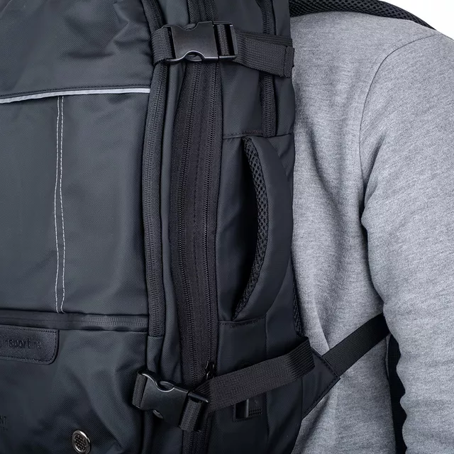 Utazó hátizsák inSPORTline Wingmate 33-50l, vízálló zseb, laptopzseb gyors hozzáféréssel, csatlakozókábel a powerbankhoz, 50 literes kapacitás