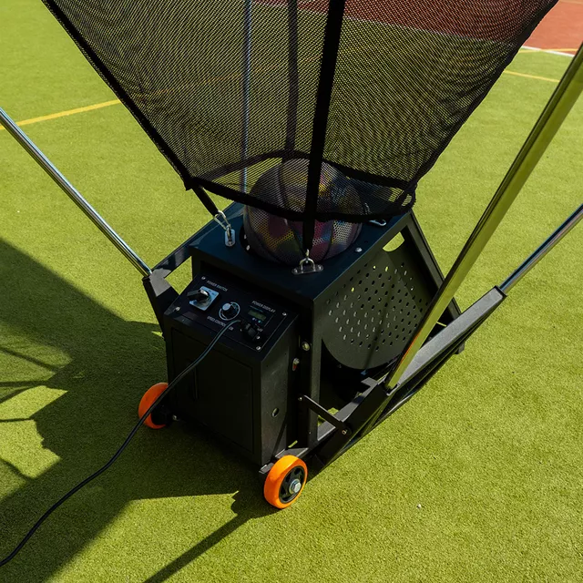 Elektromos labdavisszaadó inSPORTline Talahaso, teleszkópos rudak, kihúzható fogantyú, sebességbeállítás 0-100, tápellátás hálózati kábellel