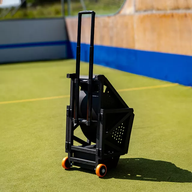 Elektromos labdavisszaadó inSPORTline Talahaso, teleszkópos rudak, kihúzható fogantyú, sebességbeállítás 0-100, tápellátás hálózati kábellel