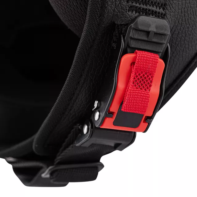 Nyitott sisak W-TEC Baraldo Caoba, puha arcpárnák, gyorskioldó csat, szellőzőpanelek a tetején, kis hátsó spoiler