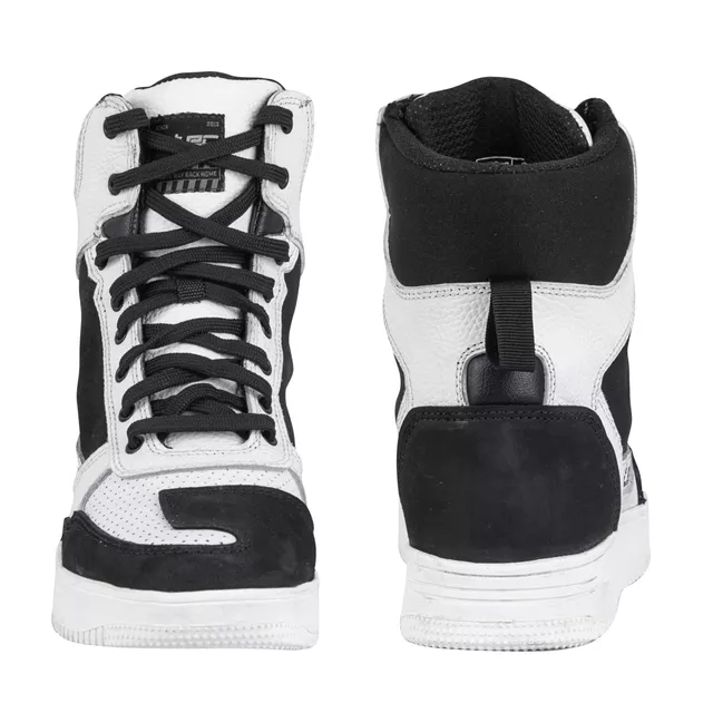 Motoros csizma W-TEC Bastige, megerősítés a váltó területén, fűzős rögzítés, fém fűzőlyukak, kényelmes neoprén szegély