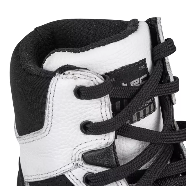 Motoros csizma W-TEC Bastige, megerősítés a váltó területén, fűzős rögzítés, fém fűzőlyukak, kényelmes neoprén szegély