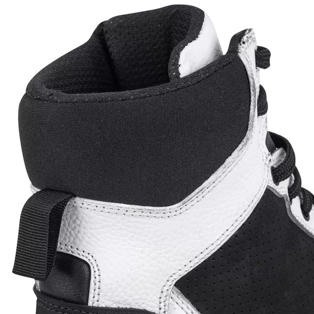 Motoros csizma W-TEC Bastige, megerősítés a váltó területén, fűzős rögzítés, fém fűzőlyukak, kényelmes neoprén szegély