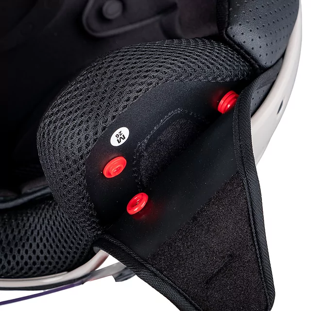 Nyitott sisak W-TEC Bareiro Bufalo, kellemesen puha arcpárnák, gyorskioldó csat, hely a kommunikátor fejhallgatónak