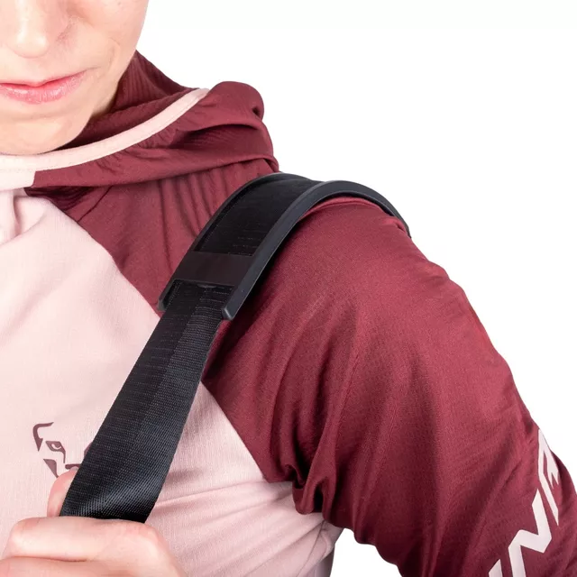 Sporttáska inSPORTline Felicitta, vízálló zseb, névkitűző zseb, praktikus pántok, rekesz a cipőknek